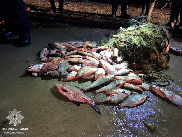 Збитки понад 400 тис грн: на Черкащині браконьєри наловили два мішки риби (ФОТО)