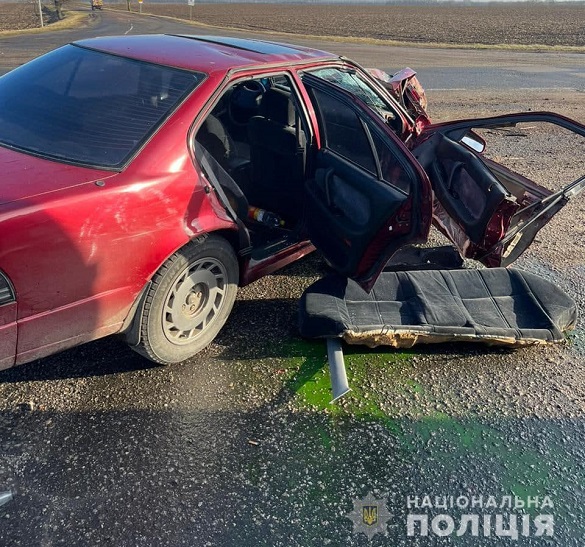 На Черкащині не розминулися КамАз та Nissan: є постраждалий (ФОТО)