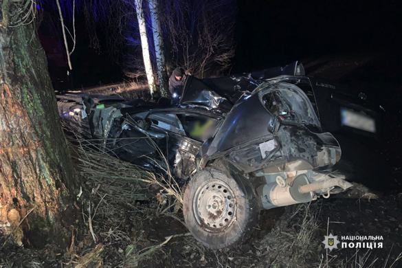 Автівку зім'яло: в ДТП на Черкащині загинули двоє чоловіків (ФОТО)