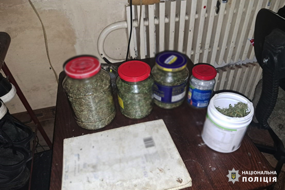 Черкащанин зберігав вдома майже два кг наркотиків (ФОТО)