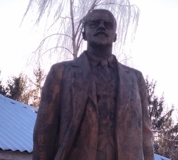 На Черкащині виставили на продаж бронзового Леніна