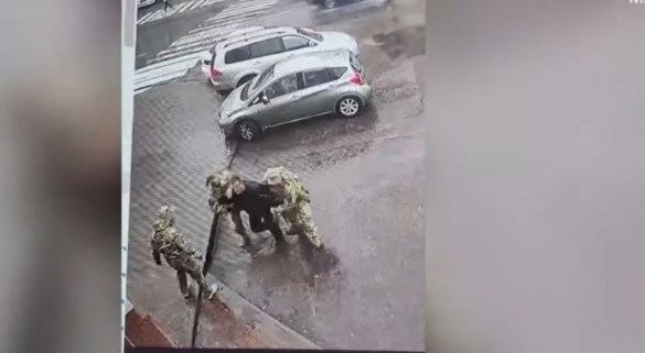 На працівників черкаського військкомату, які причетні до бійки з перехожим, відкрили справу