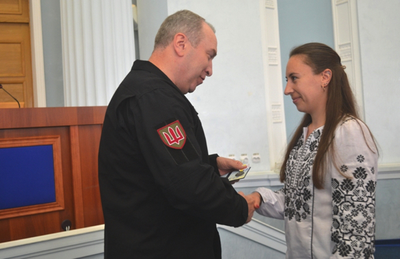 Волонтерів Черкащини нагородили нагрудними знаками