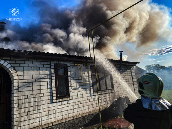 На Золотоніщині горів житловий будинок: причину пожежі встановлюють