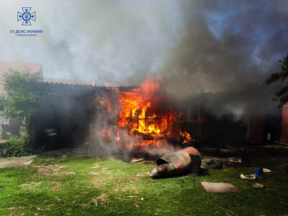 Впродовж вихідних рятувальники Черкащини ліквідували 5 пожеж 