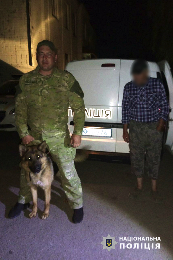 На Черкащині службовий пес допоміг розшукати чоловіка