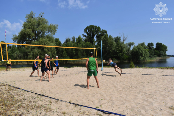Черкаські патрульні вибороли третє місце у змаганнях з пляжного волейболу 