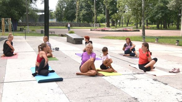 Йога, фітнес, танці: в одному з парків Черкащини проводять безкоштовні заняття