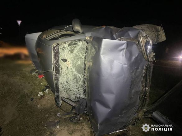 Смертельна ДТП: на Черкащині перевернулася автівка (ФОТО)