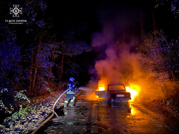 На Черкащині під час руху загорілась автівка (ФОТО)