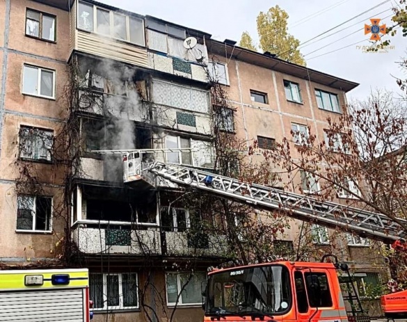 У Черкасах сталася масштабна пожежа в багатоповерхівці: 16 людей евакуювали