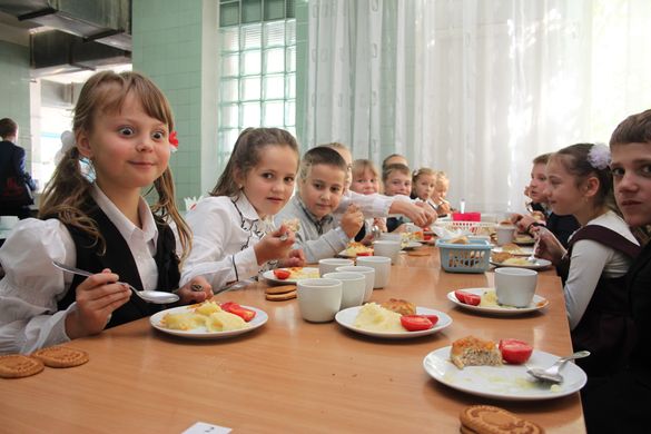У Черкасах повернули безкоштовне харчування для школярів молодших класів