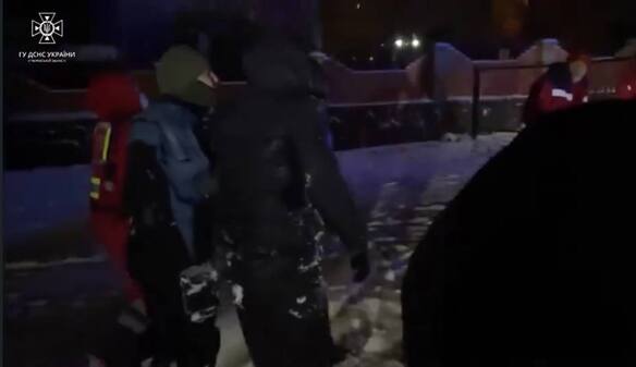 Провалився під лід: у Черкасах рятували чоловіка (ВІДЕО)