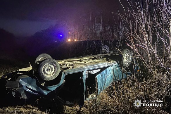 На Уманщині автівка злетіла в кювет: четверо осіб постраждали, серед яких дитина (ФОТО)