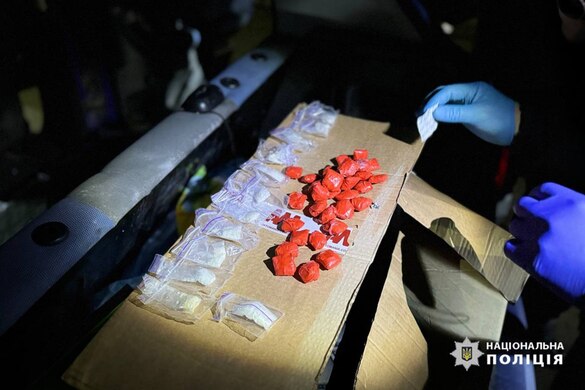 У Черкасах у водія знайшли понад 40 згортків з наркотиками