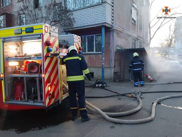 У Черкасах сталася пожежа: 5 осіб евакуювали, серед них дитина