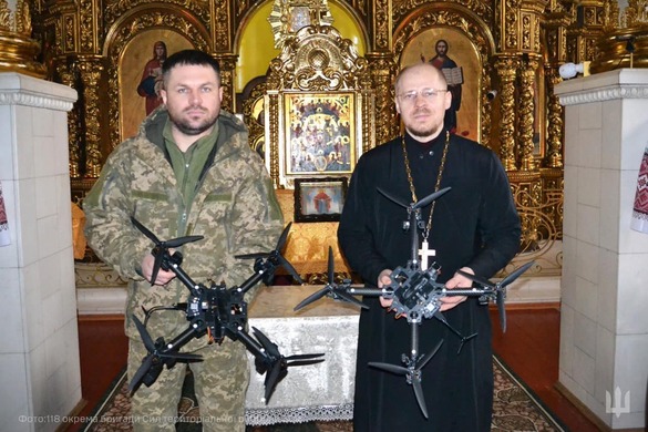 Священник передав десяток дронів черкаським захисникам