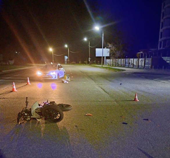 У мікрорайоні Митниця у Черкасах кермувальниця збила кур'єра на мотоциклі