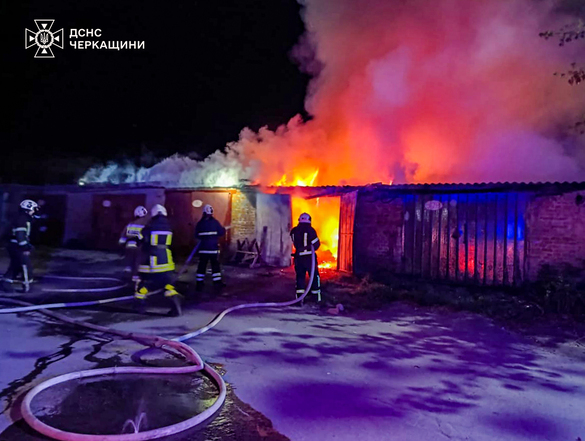 На Уманщині сталося дві пожежі гаражів (ВІДЕО)
