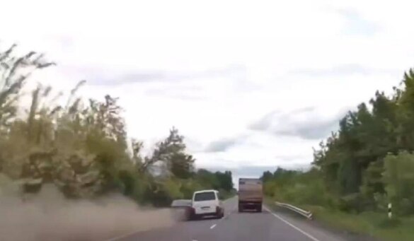 Авто злетіло у кювет: на Черкащині сталася аварія