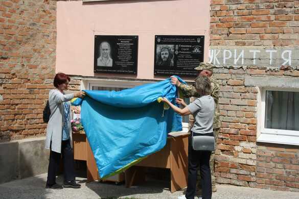 У Звенигородській гімназії відкрили меморіальні дошки на честь двох військових