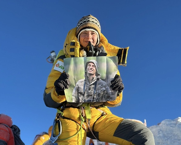 Сходження присвятила загиблому воїну: альпіністка із Черкащини тричі піднялася на Еверест та встановила рекорд