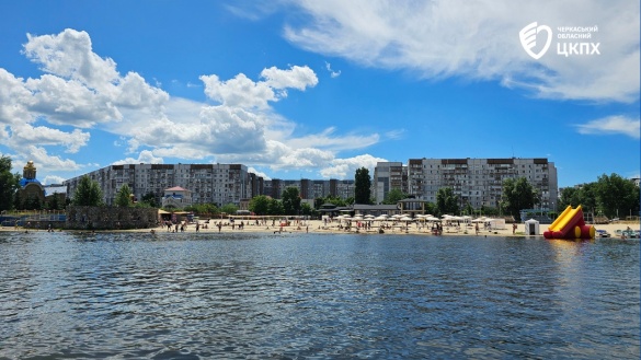 На Черкащині на деяких пляжах виявили відхилення від норм у пробах води та піску