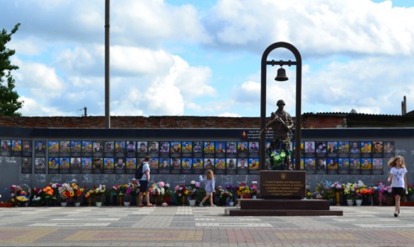 У Шполі демонтували світлини загиблих військових: у чому причина