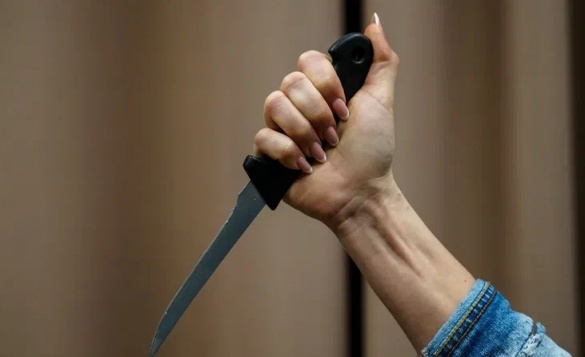 У Черкасах жінка вдарила ножем свого співмешканця,  після чого той помер