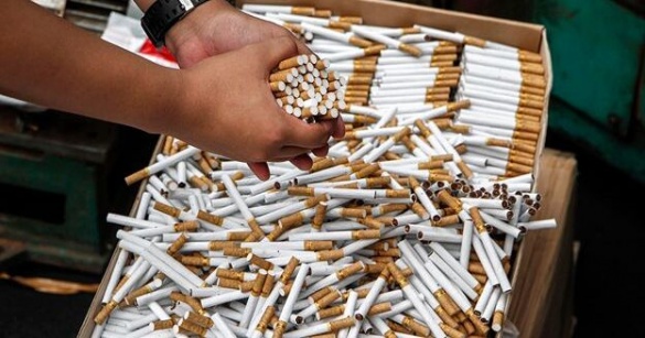 У Кам'янці подружжя налагодило бізнес з продажу незаконно виготовлених цигарок