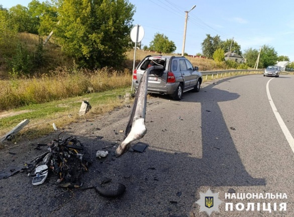 На Звенигородщині автівка в'їхала у відбійник: водій загинув на місці (ФОТО)