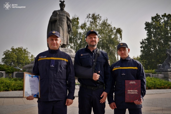 Двоє черкаських рятувальників отримали нагороди