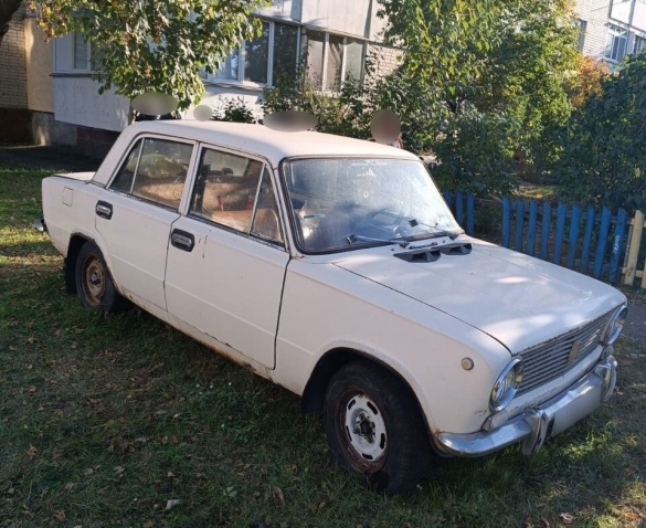 У Черкасах п'яний чоловік проник до чужого авто