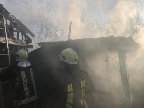 У Звенигородці горіла господарча споруда