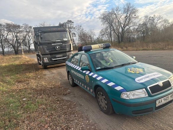 У Черкаській області виявили вантажівку, яка мала перевантаження: порушник сплатить 68 тисяч