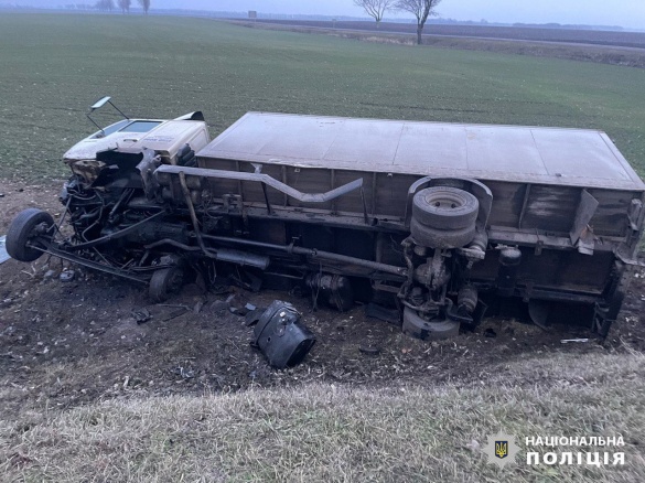 На Черкащині водійка легковика в'їхала у вантажівку