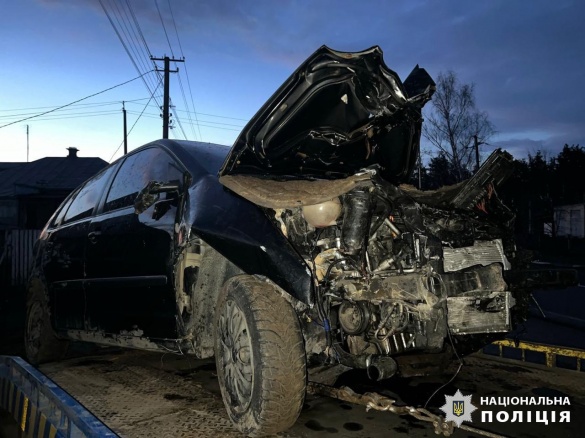 В'їхав у паркан будинку: у Черкаському районі в ДТП постраждала жінка