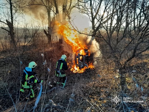 На Золотоніщині через ДТП горіла автівка