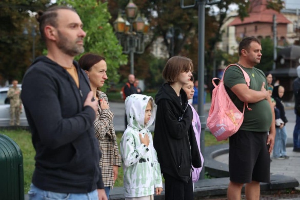 У Черкасах щоденно триватиме загальноміська хвилина мовчання