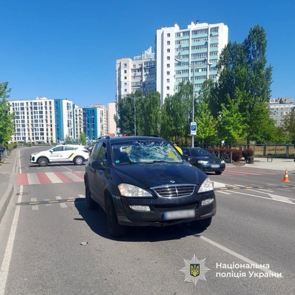 У Черкасах водій збив двох неповнолітніх, які на самокаті перетинали дорогу