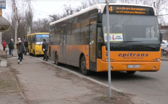 Вимкнув валідатори та встановив невідоме обладнання: у Черкасах приватний перевізник у незаконний спосіб збирає гроші з пасажирів