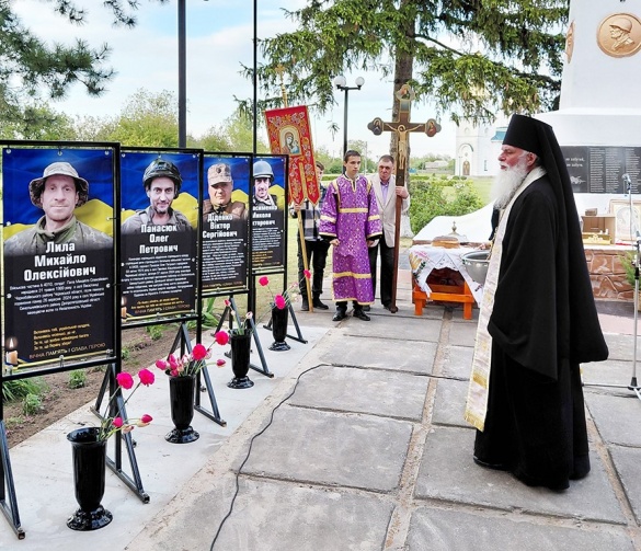 На Чорнобаївщині встановили Поклінний Хрест і відкрили Алею Слави