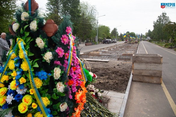 У Черкасах облаштовують нові місця поховання на Алеї Героїв У Черкасах облаштовують нові місця поховання на Алеї Героїв