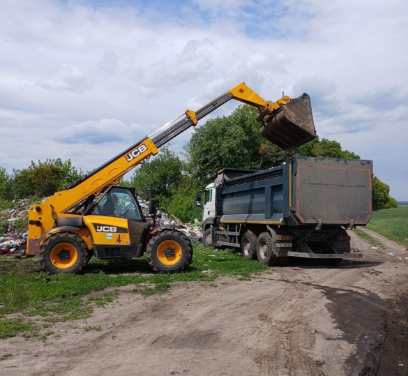 У Черкаському районі після звернення чоловіка ліквідували стихійне сміттєзвалище