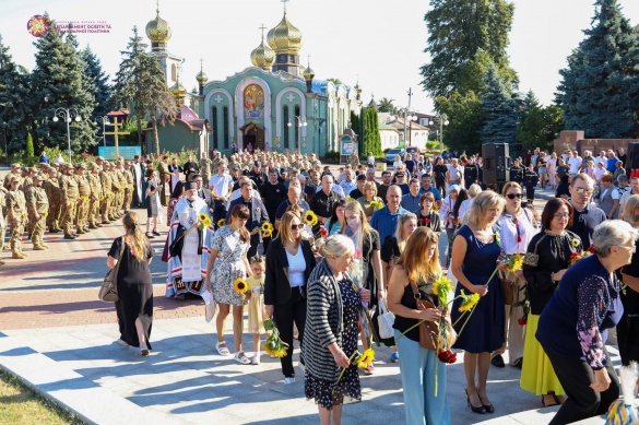 У Черкасах із соняхами вшанували пам’ять захисників України