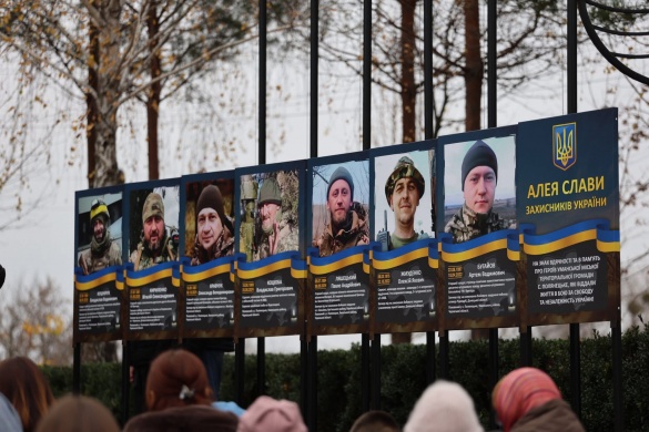 В Уманській громаді відкрили алею слави "Воїни світла"