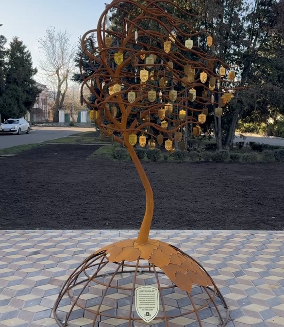 У Золотоноші відкрили інсталяцію на честь полонених і зниклих безвісти воїнів