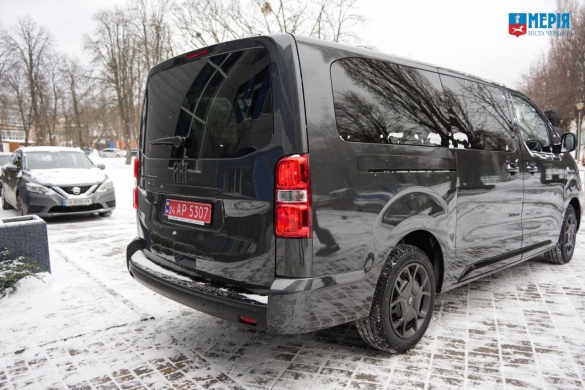 У Черкасах МСК "Дніпро" передали новий автобус