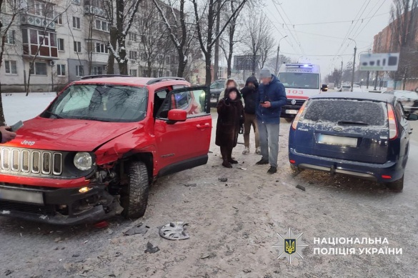 У Черкасах водій збив пішохідку та в'їхав у "джип"