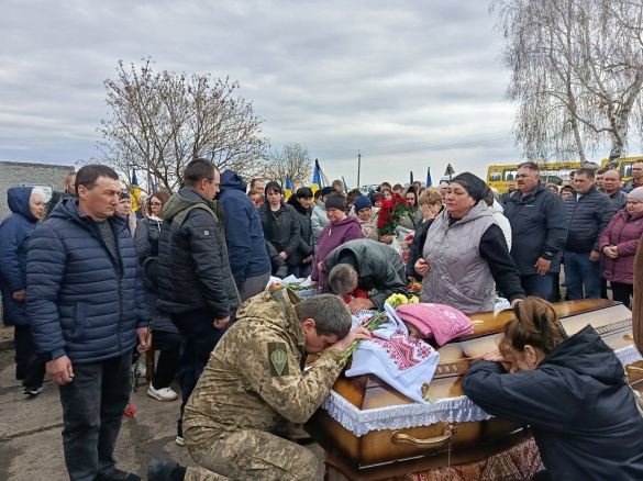 У громаді на Черкащині попрощалися із загиблими унаслідок вибуху БпЛА